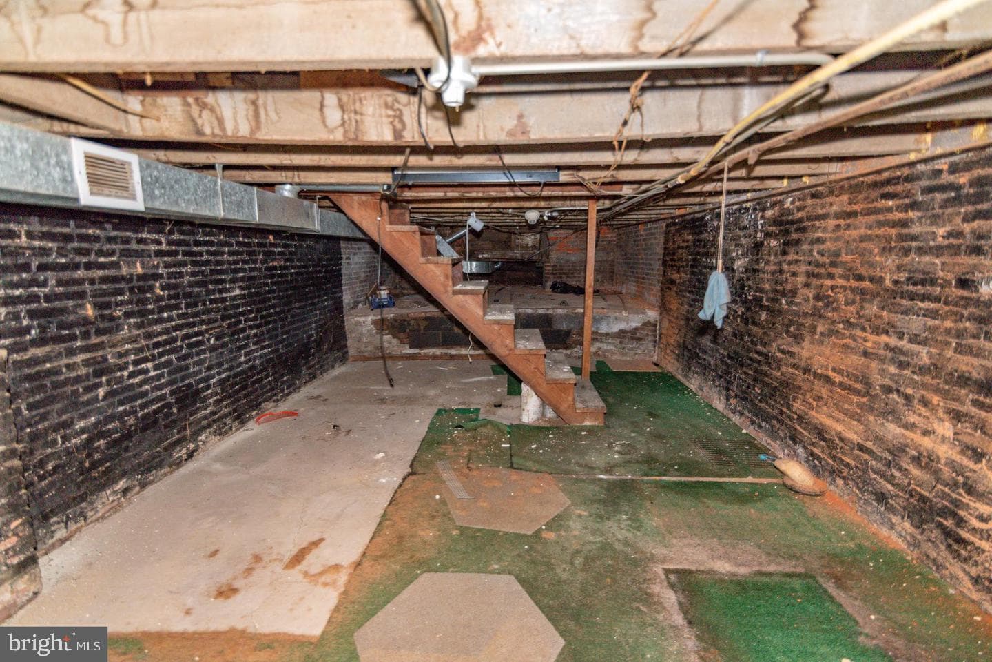 811 N Mount Street photo 17