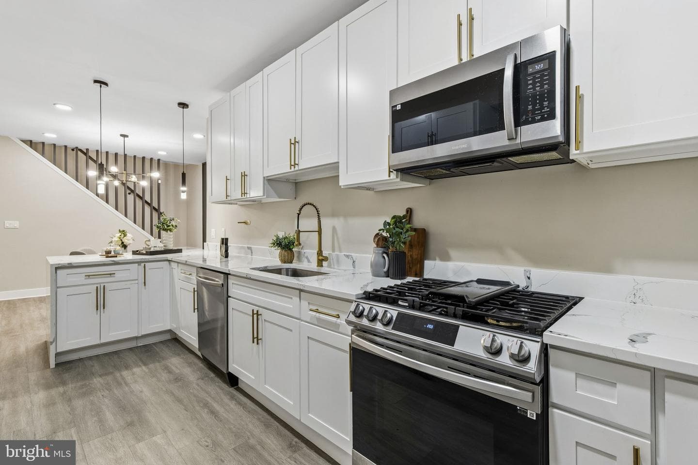 2608 Huntingdon photo 9