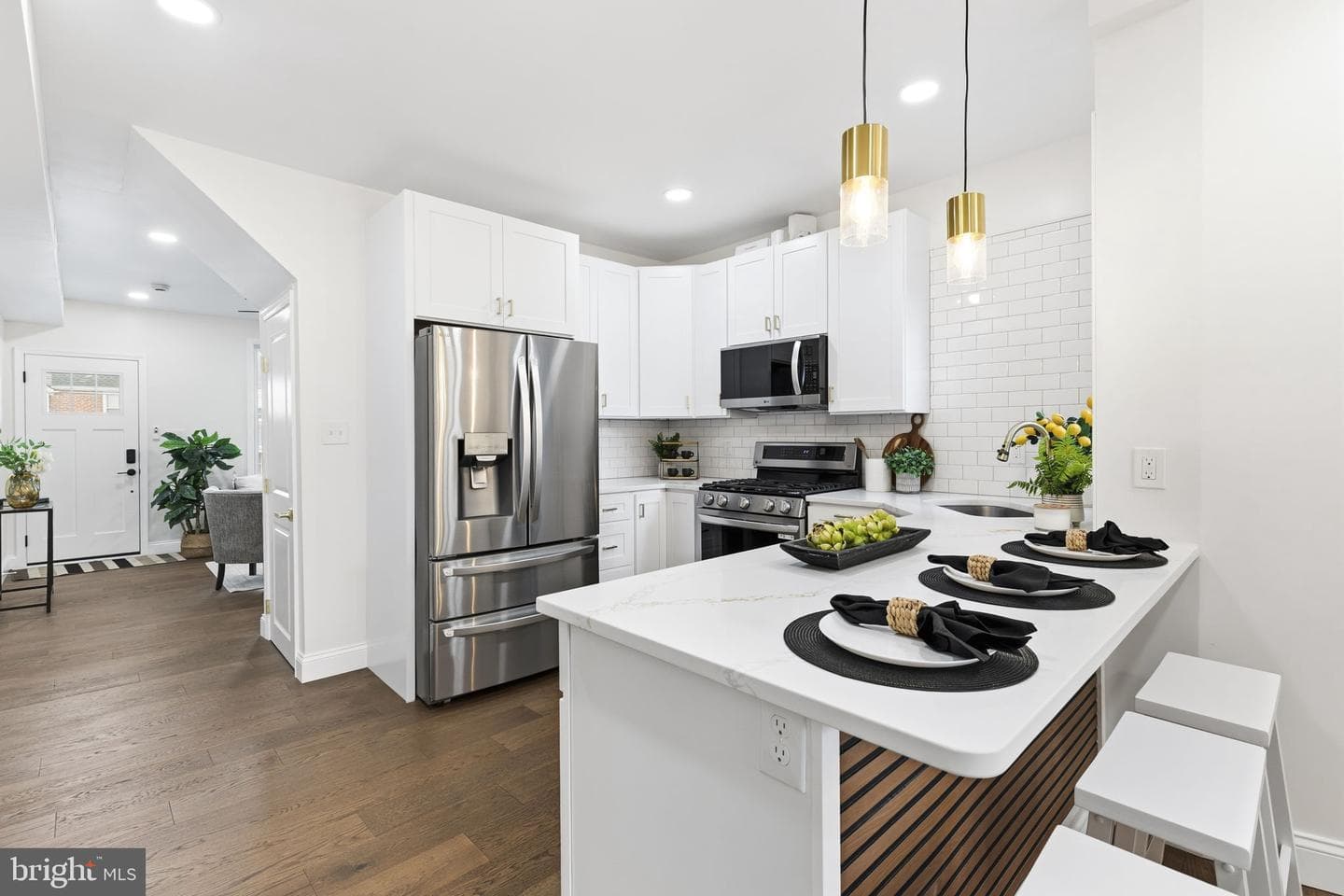 605 Parkwyrth Avenue photo 4