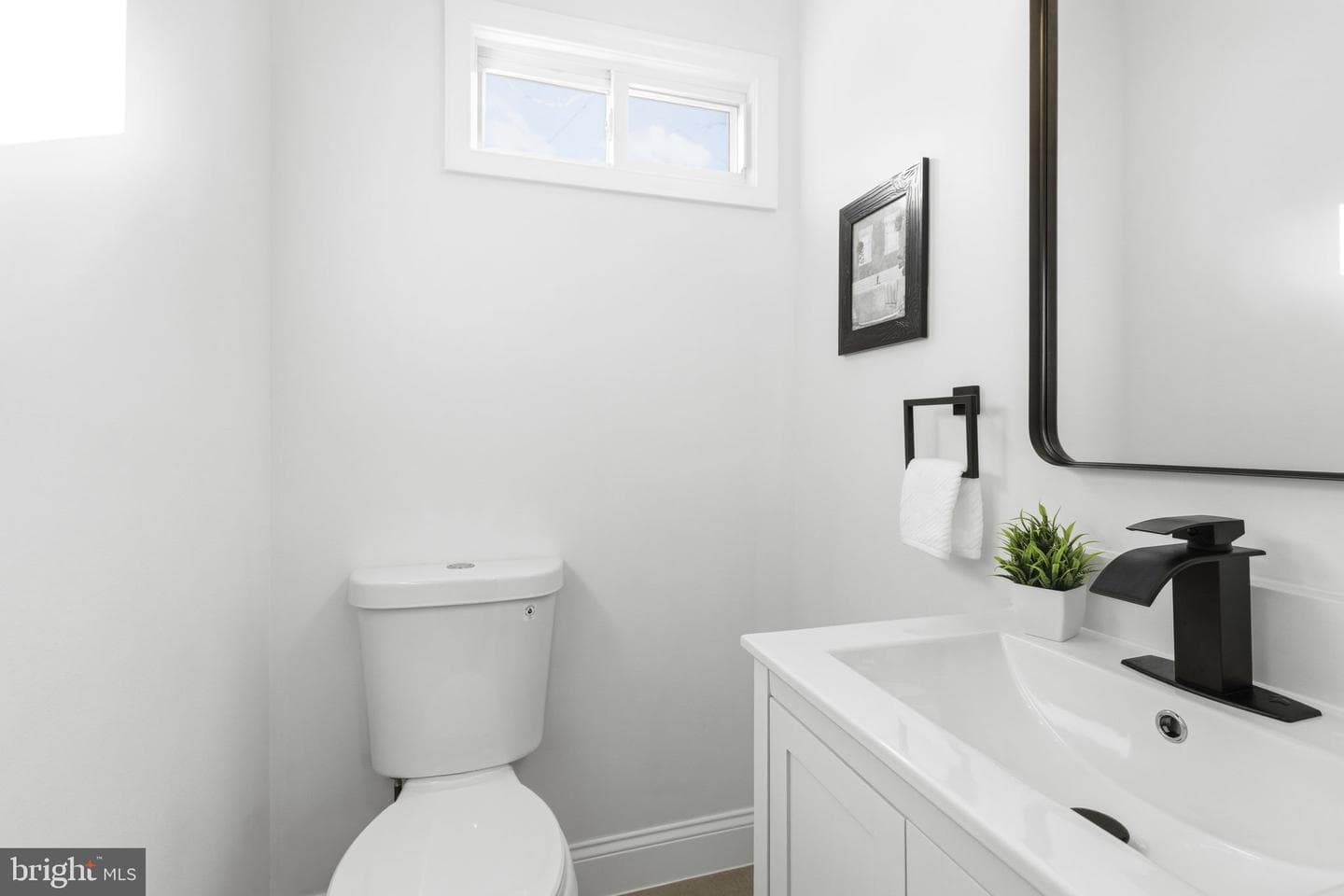 605 Parkwyrth Avenue photo 7