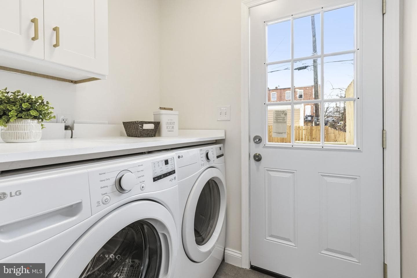 605 Parkwyrth Avenue photo 8