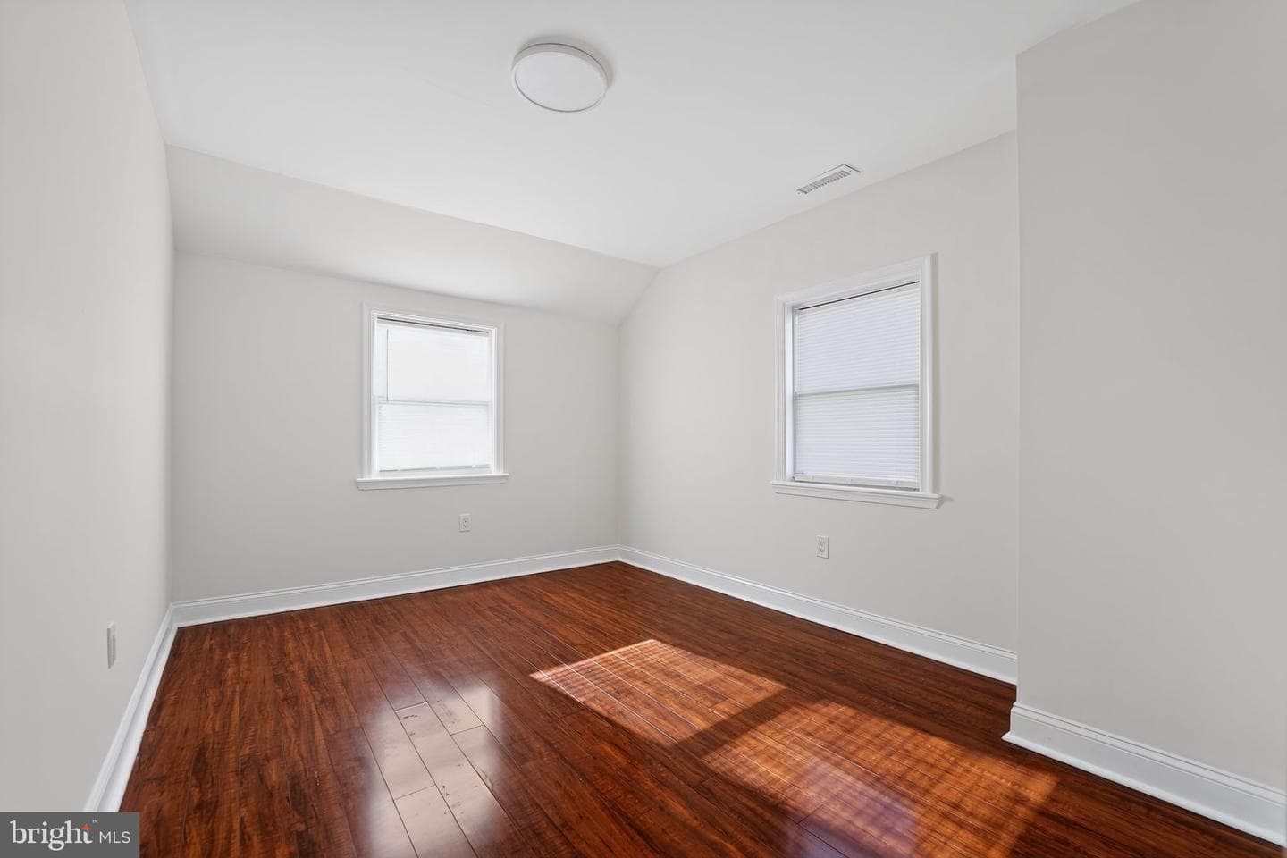 1313 E 35th Street photo 14