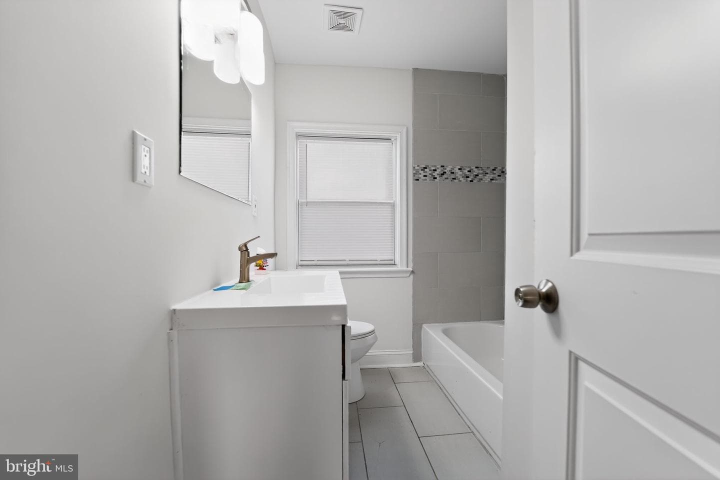 1313 E 35th Street photo 20