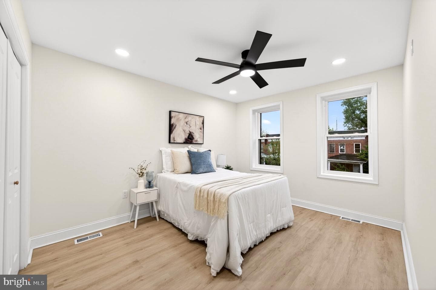 3705 W Garrison Avenue photo 22
