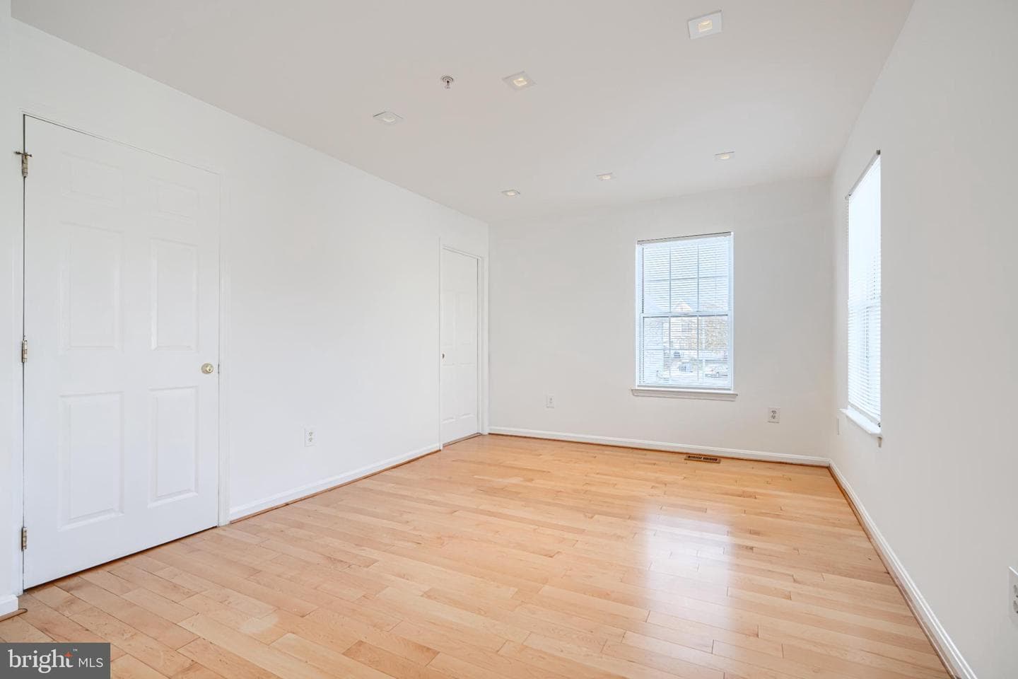 703 George Street photo 15