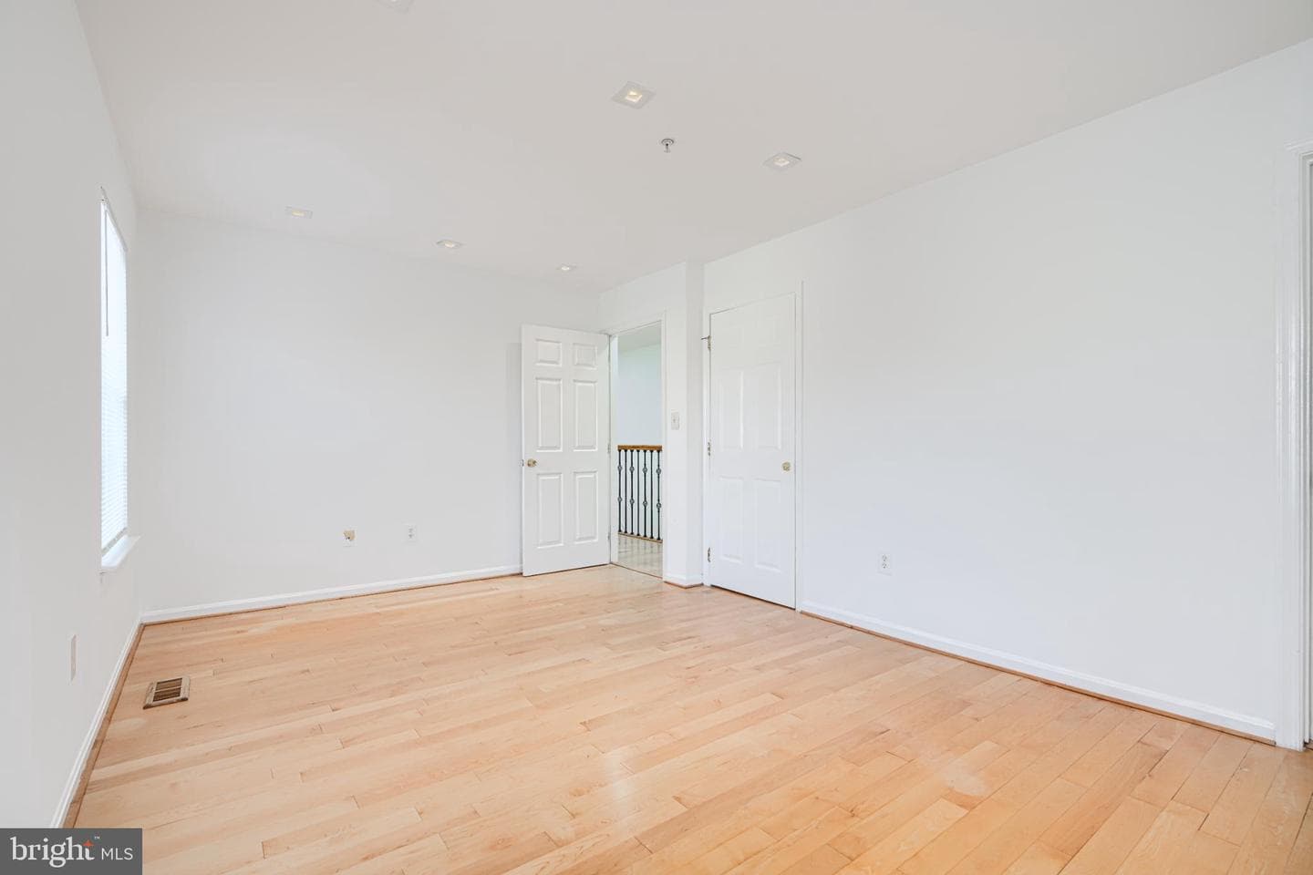 703 George Street photo 16