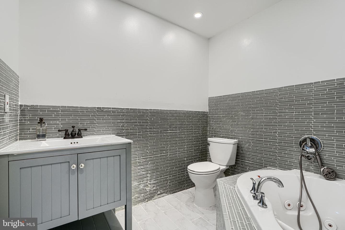 703 George Street photo 24
