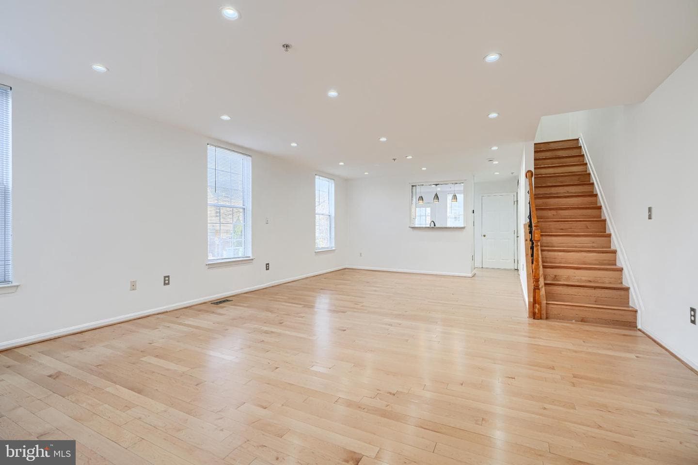 703 George Street photo 3