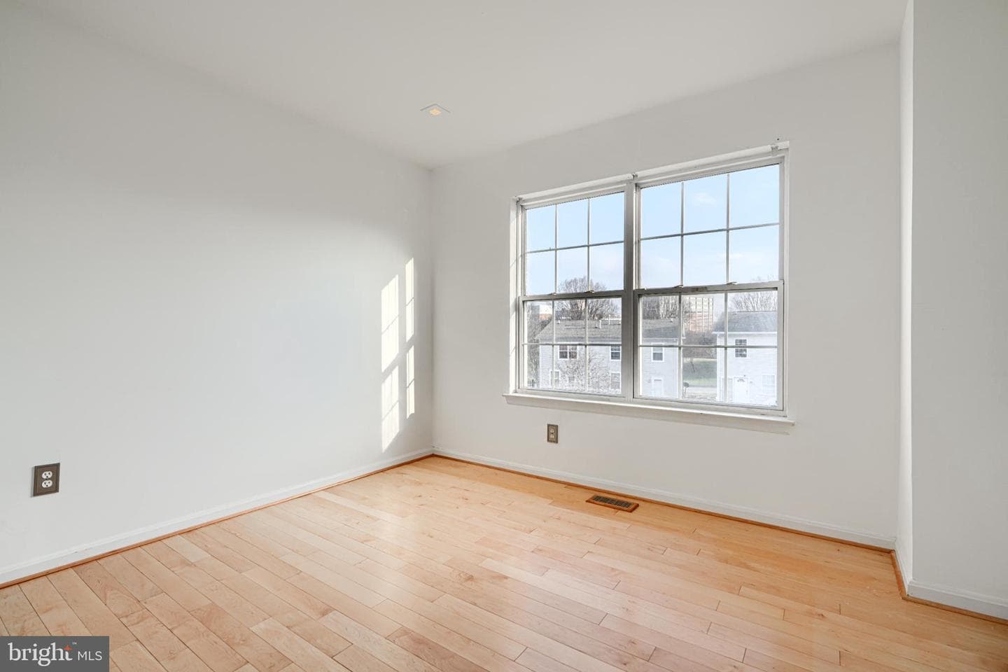 703 George Street photo 9