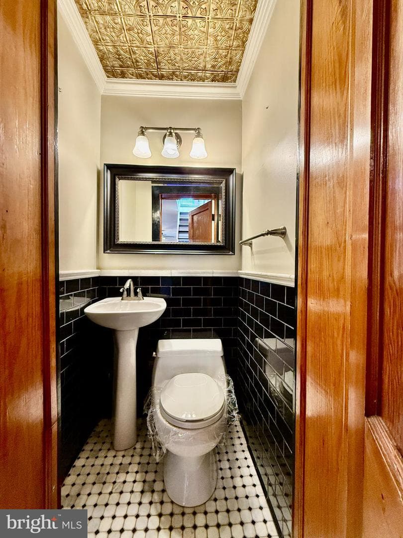 2529 Fleet Street photo 10