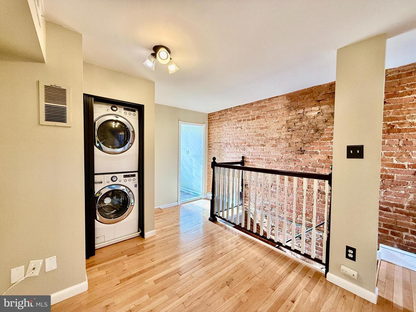 2529 Fleet Street photo 11