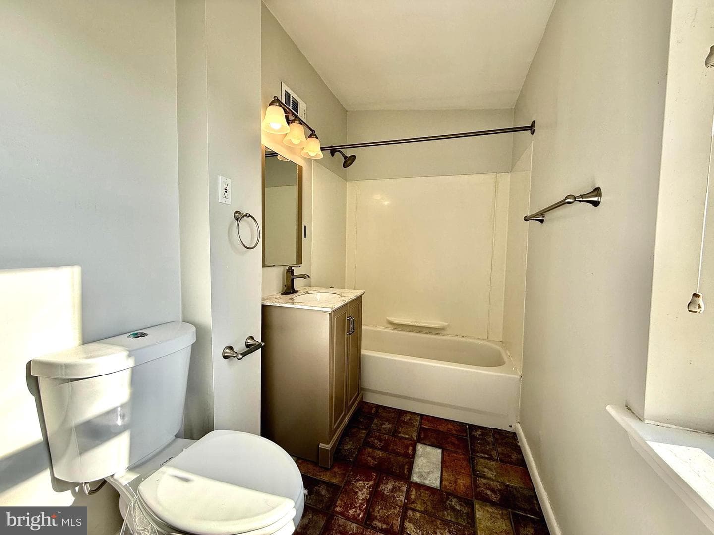 2529 Fleet Street photo 13