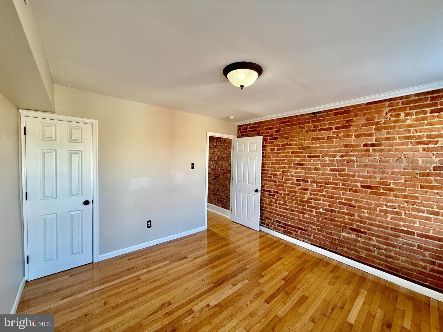 2529 Fleet Street photo 16