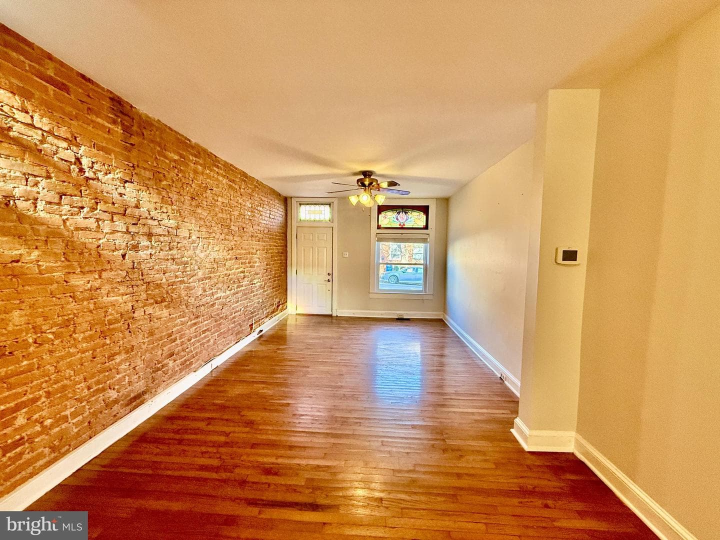 2529 Fleet Street photo 3