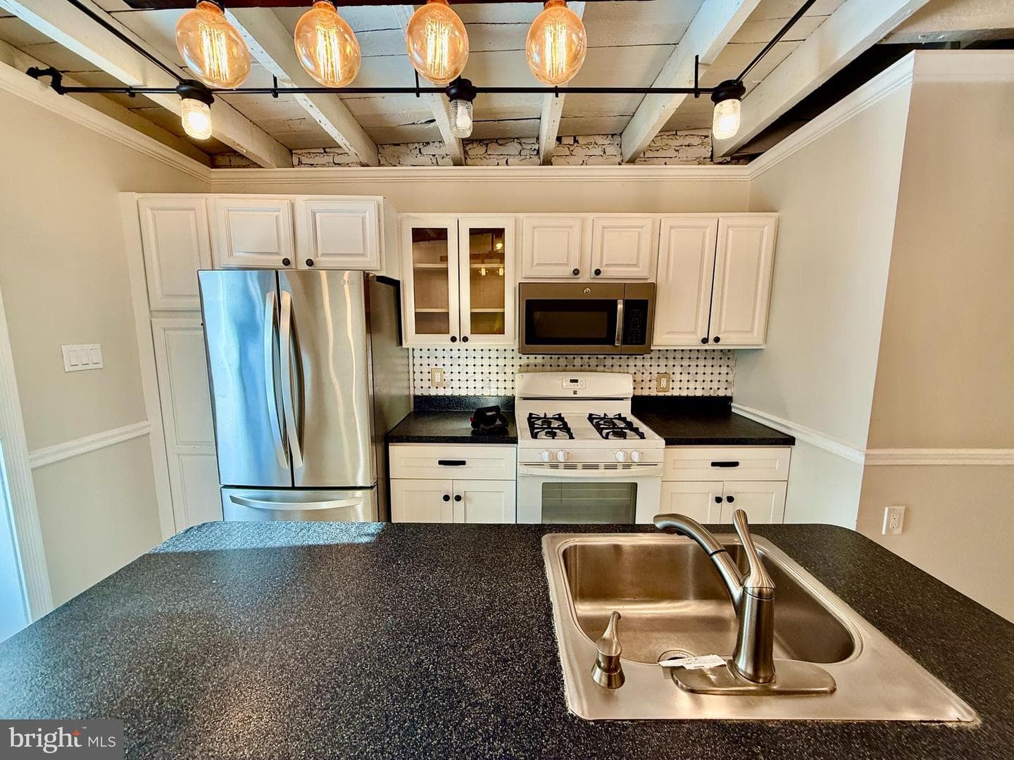 2529 Fleet Street photo 5