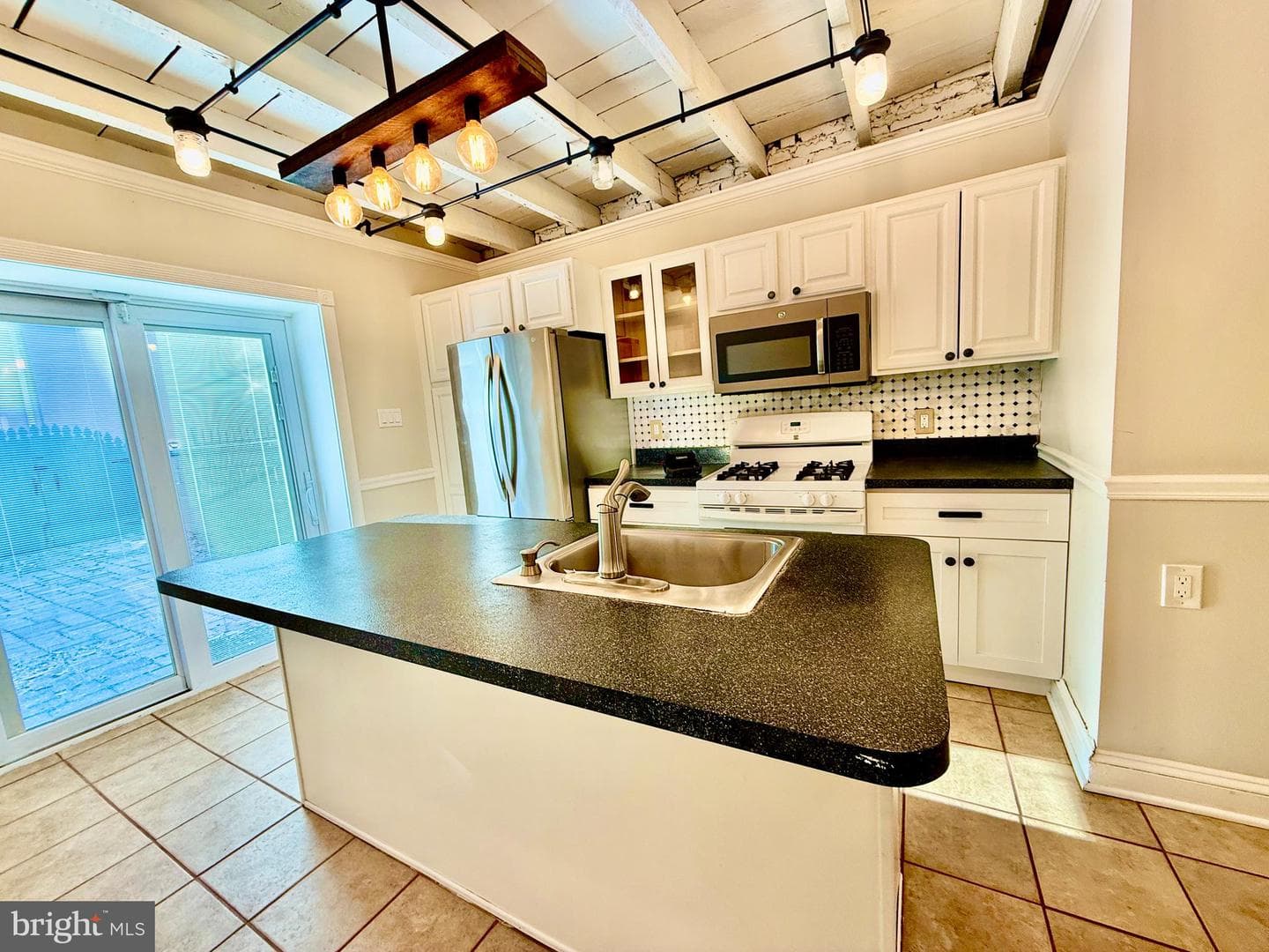 2529 Fleet Street photo 6