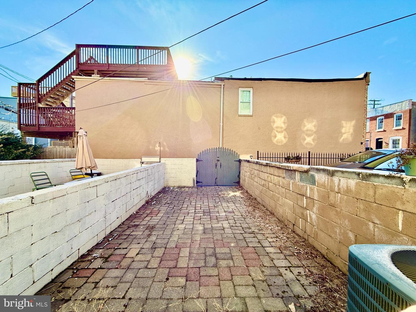 2529 Fleet Street photo 9