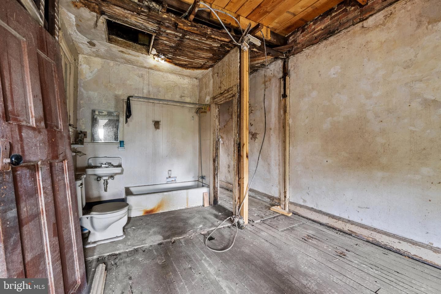 2422 E Federal Street photo 17