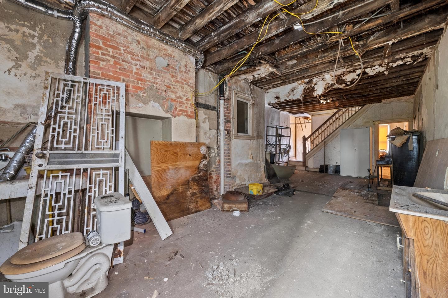 2422 E Federal Street photo 9