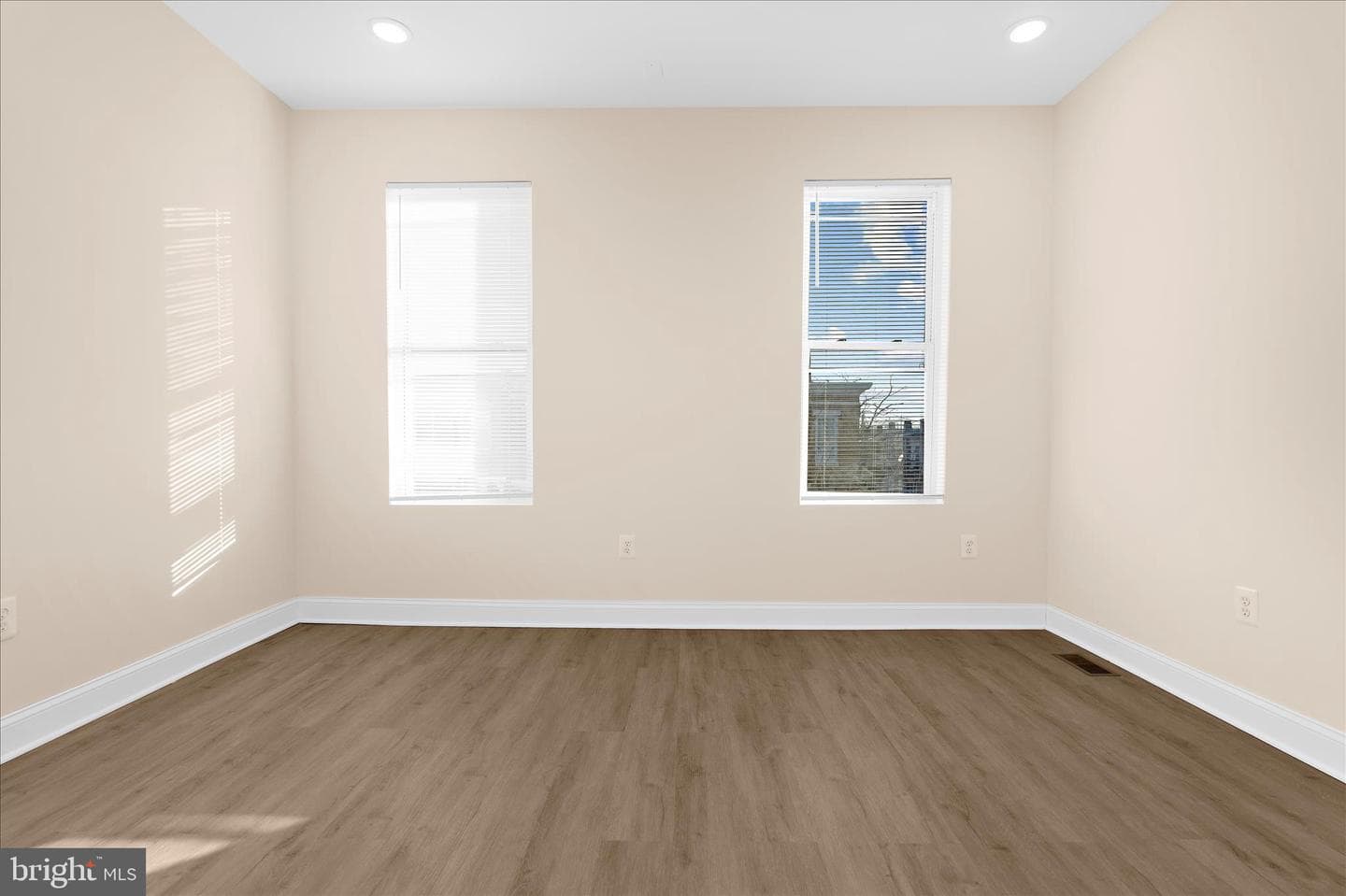 1402 N Montford Avenue photo 18
