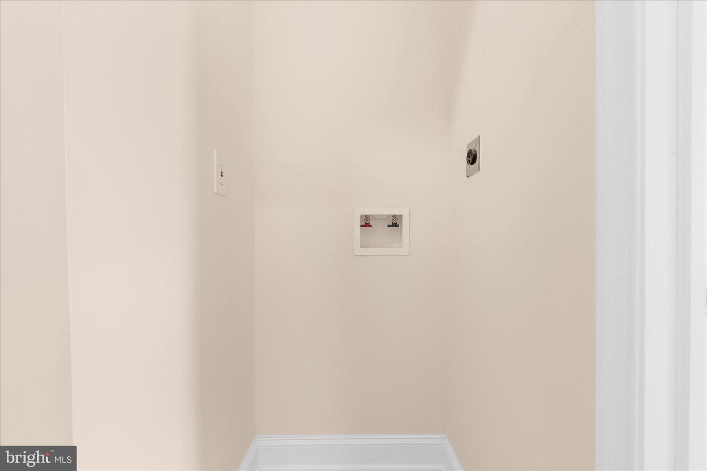 1402 N Montford Avenue photo 21