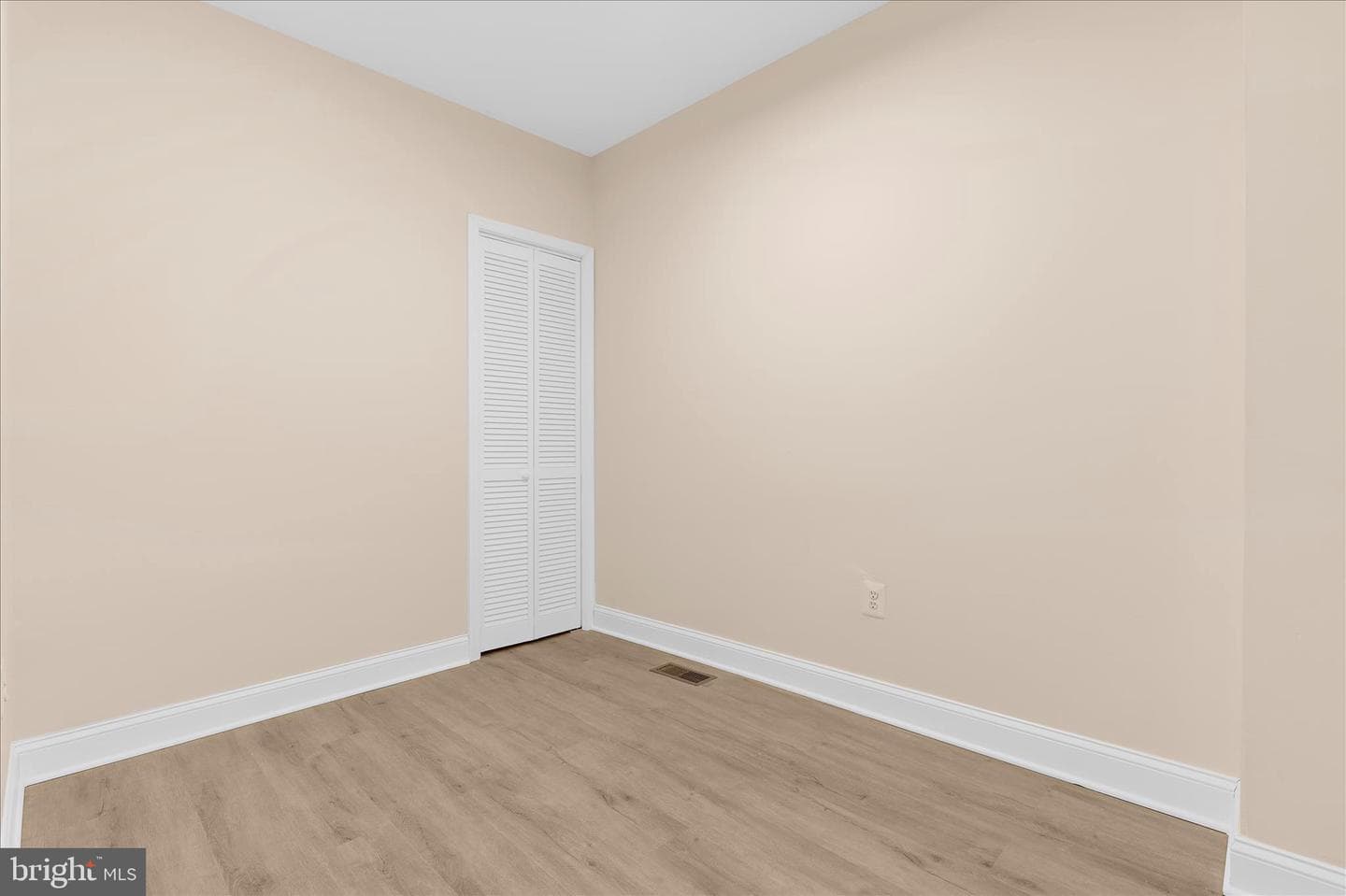 1402 N Montford Avenue photo 22