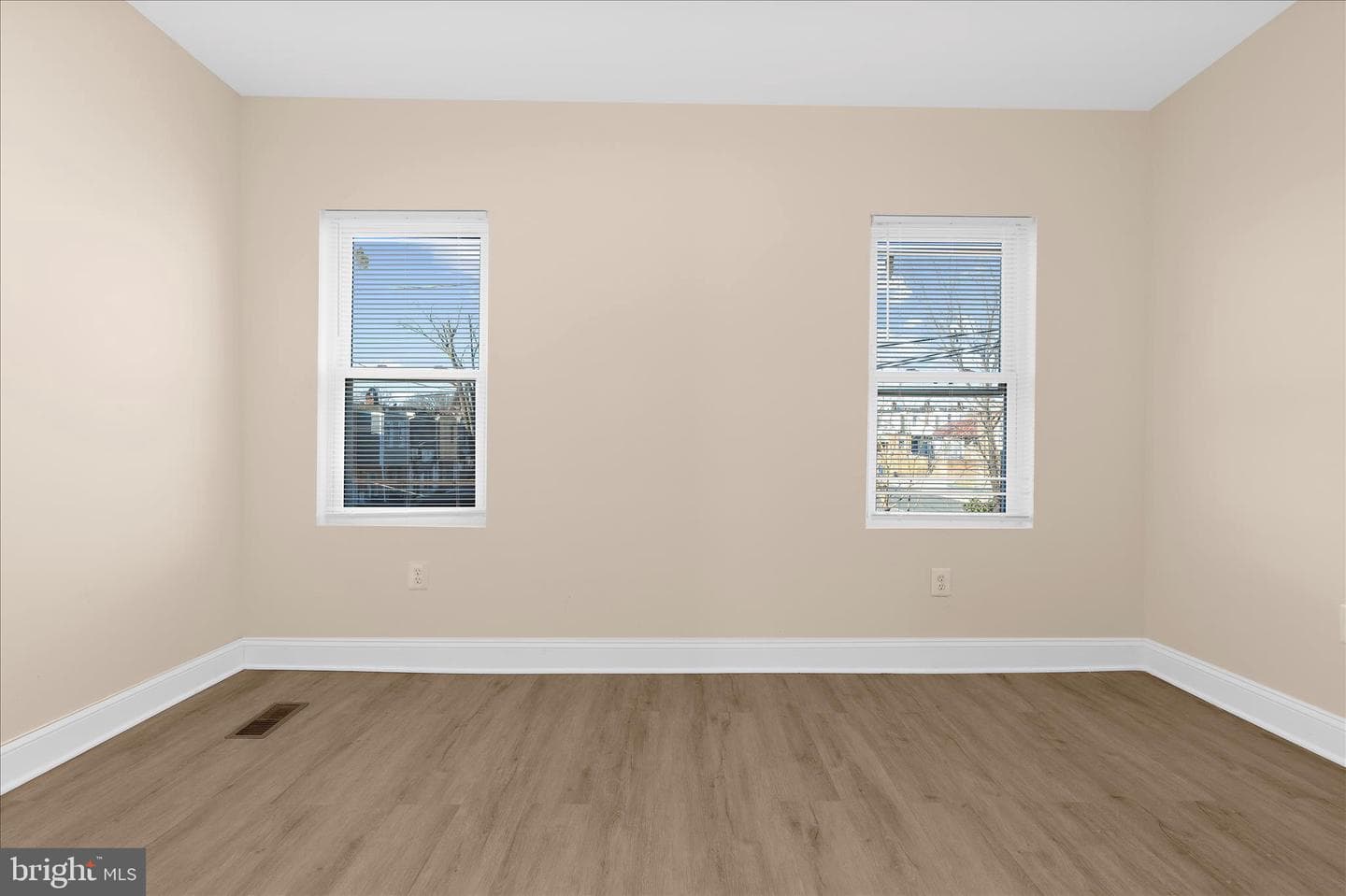 1402 N Montford Avenue photo 26
