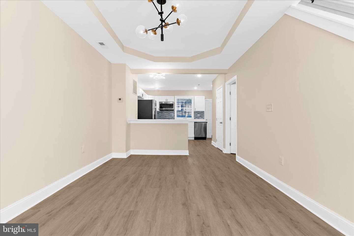 1402 N Montford Avenue photo 3