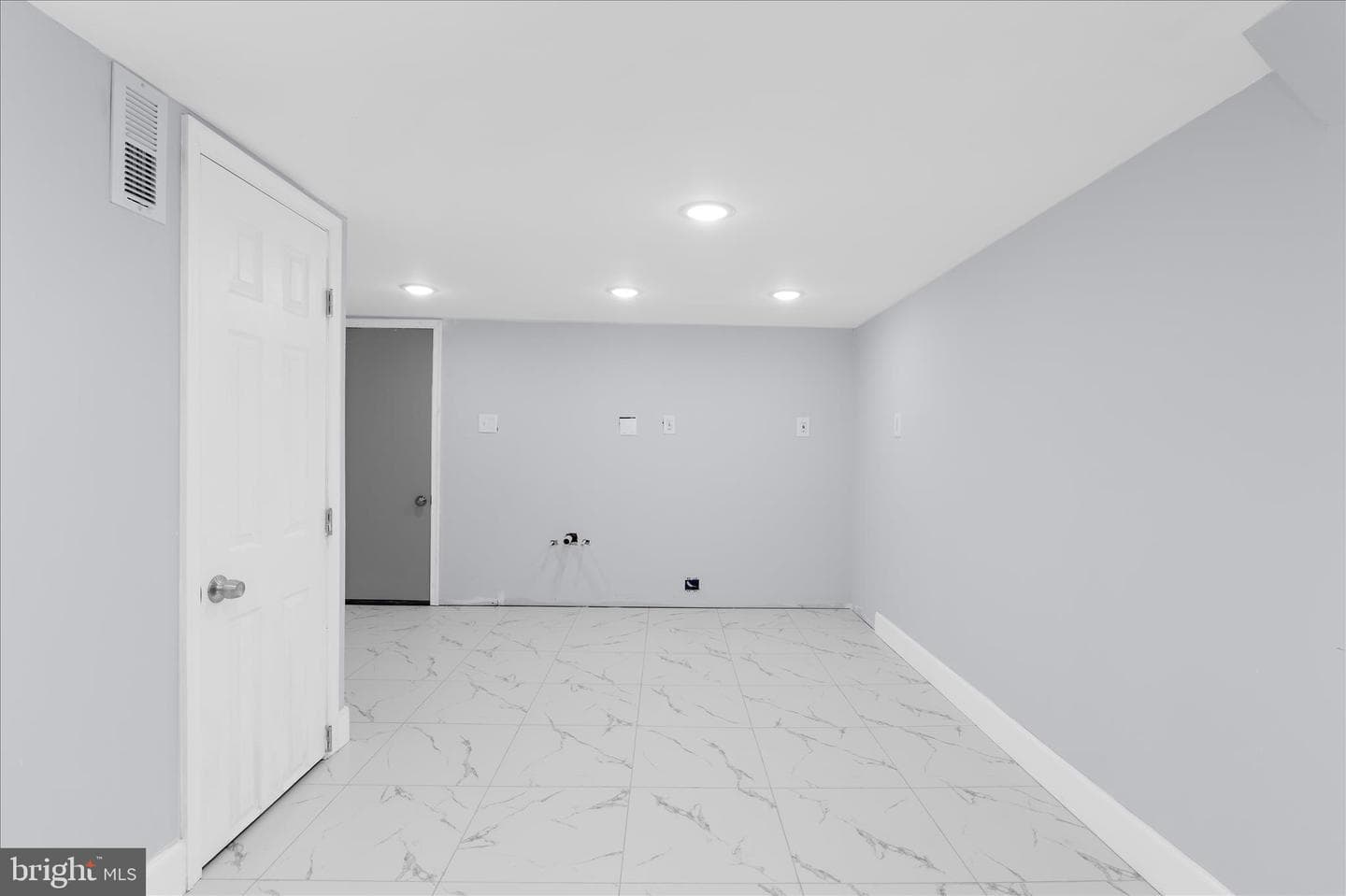 1402 N Montford Avenue photo 34