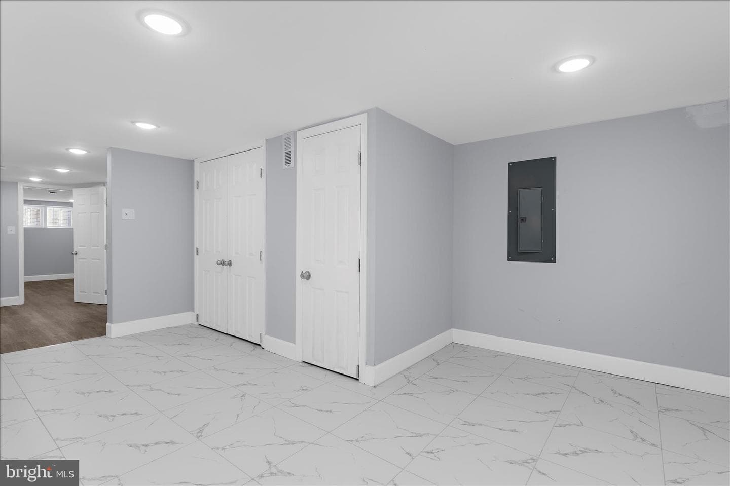 1402 N Montford Avenue photo 35