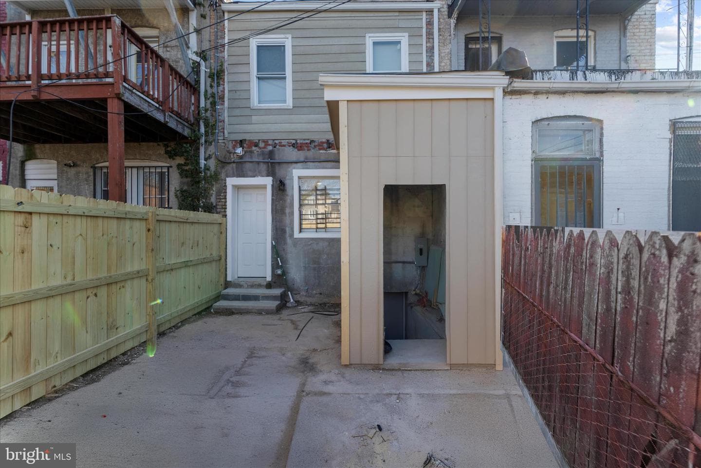1402 N Montford Avenue photo 38