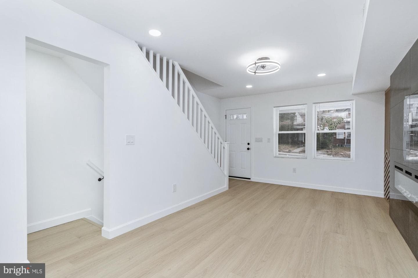 2649 W Lafayette Avenue photo 9