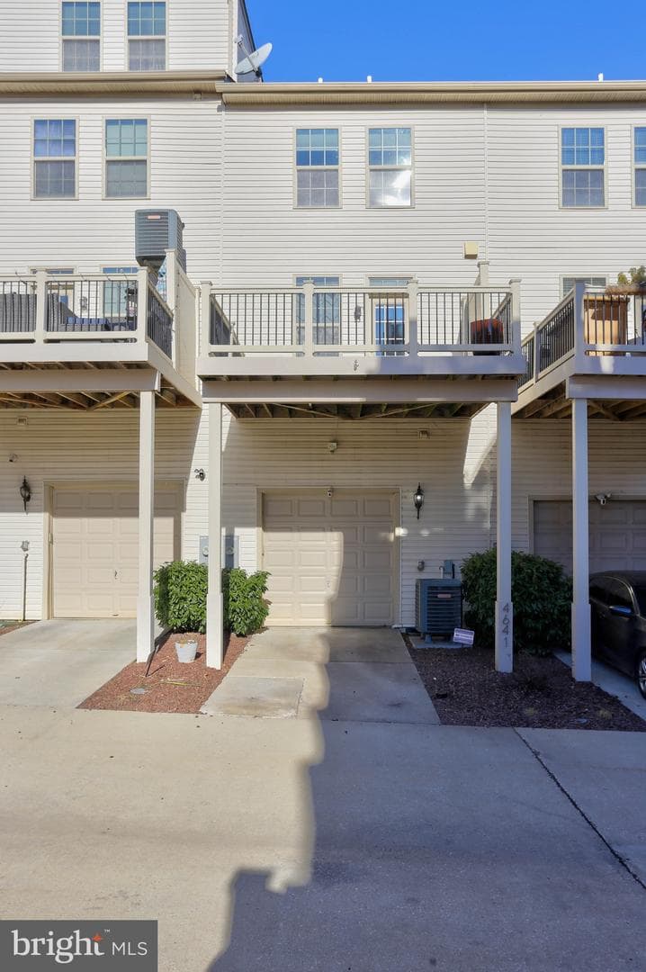 4641 Hudson Street photo 23