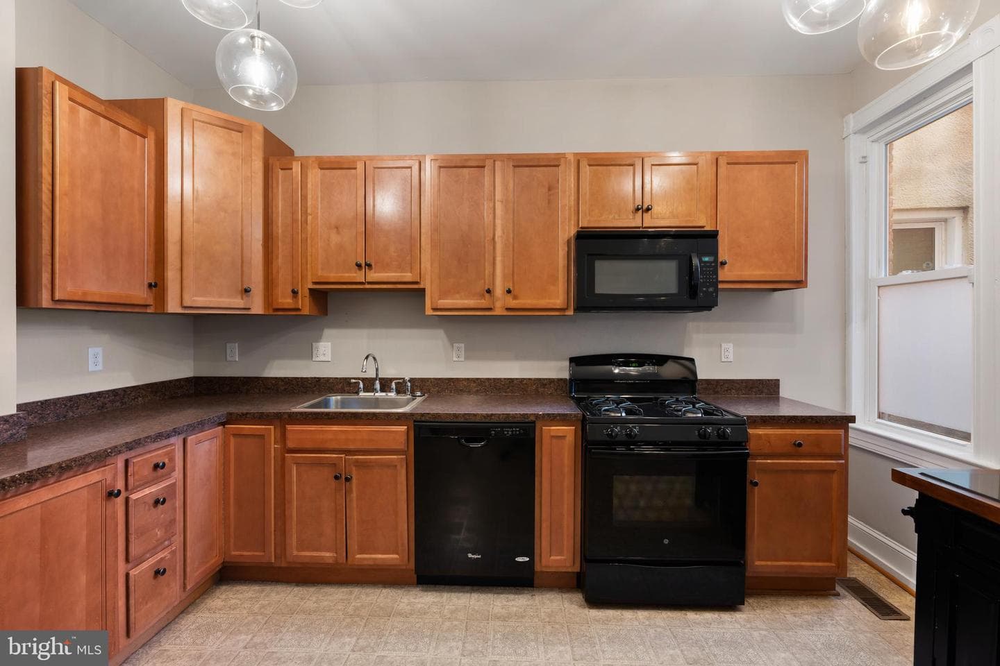 347 Yale Avenue photo 16
