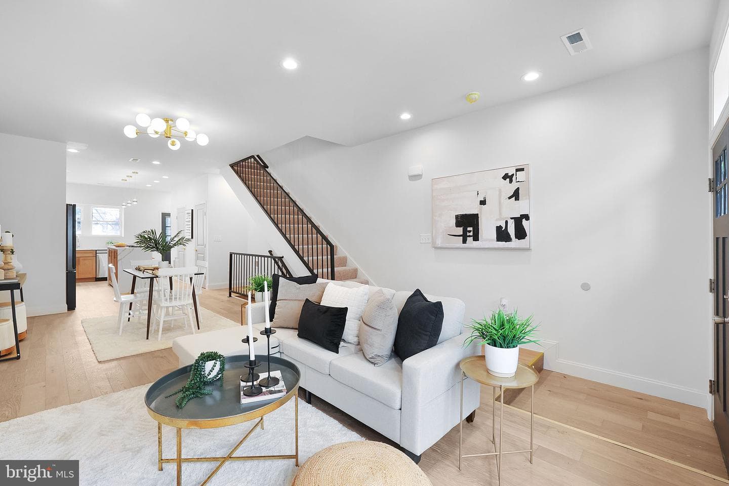 327 N Gilmor Street photo 4