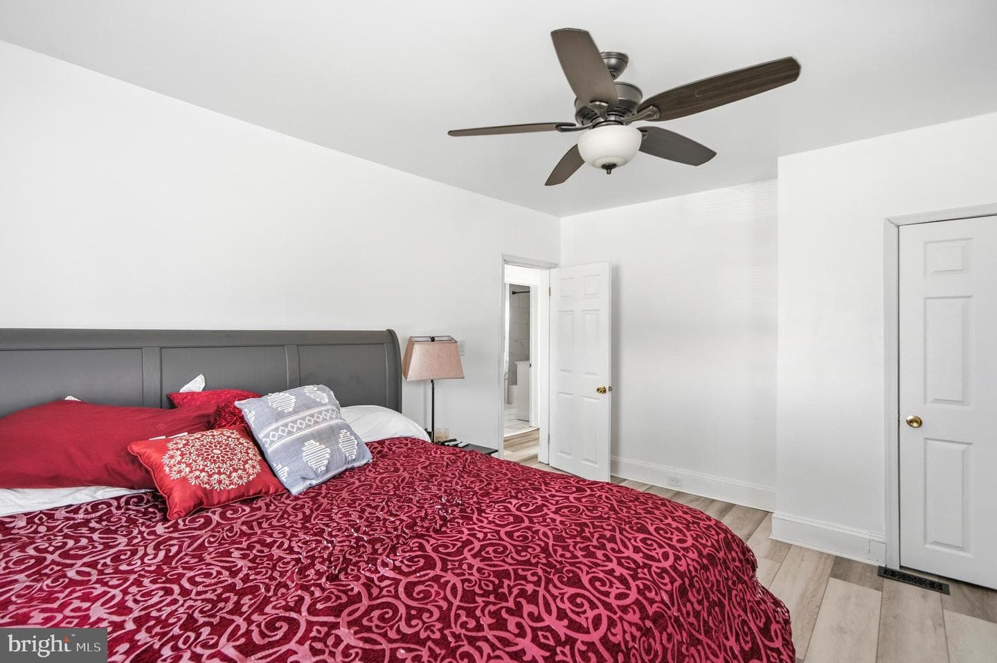 1101 Woodbourne Avenue photo 13