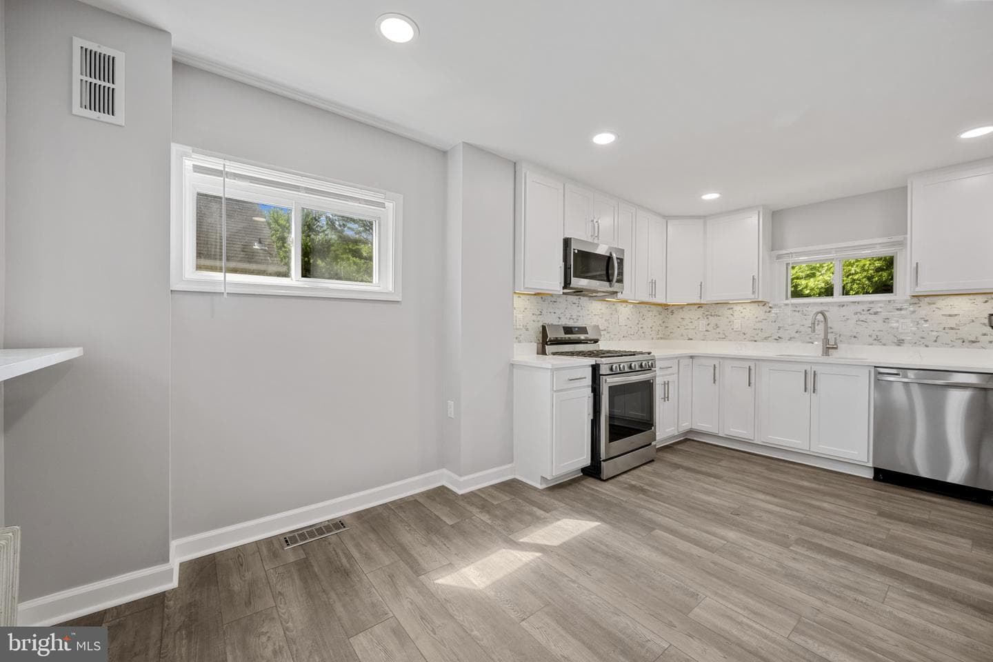 4911 Lasalle Avenue photo 20