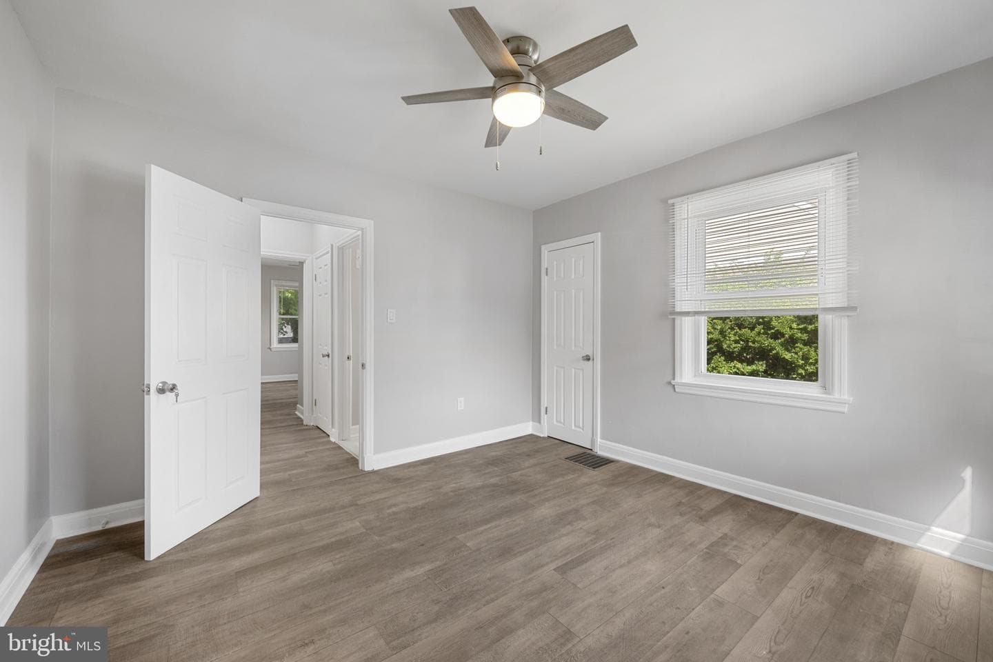 4911 Lasalle Avenue photo 33