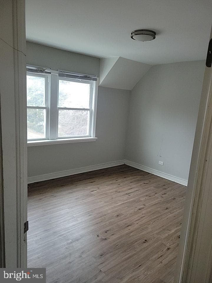 627 Radnor Avenue photo 10