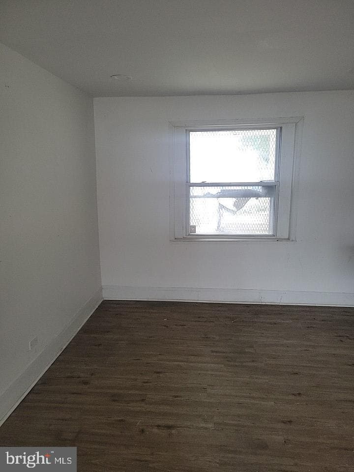 627 Radnor Avenue photo 3