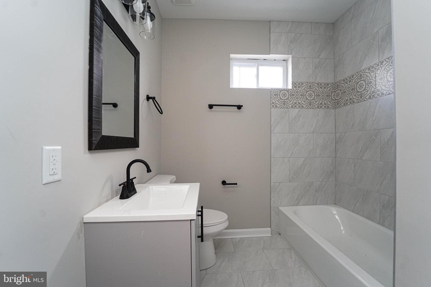2829 Baker Street photo 18