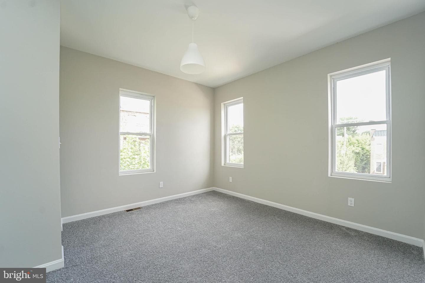 2829 Baker Street photo 21