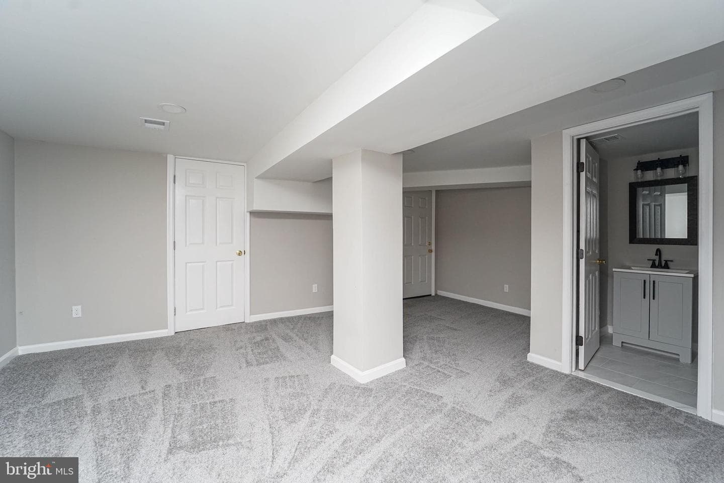 2829 Baker Street photo 26