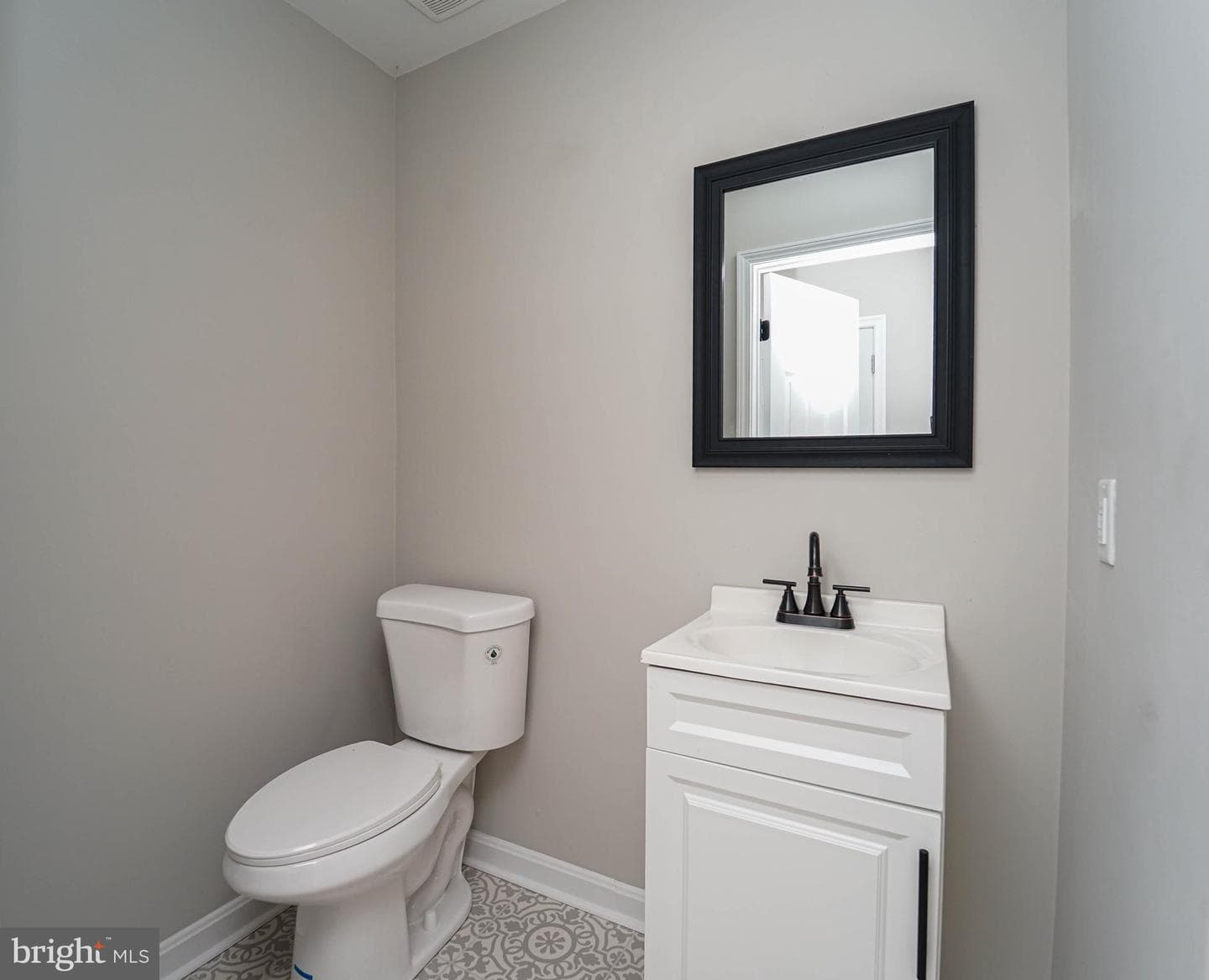 2829 Baker Street photo 27