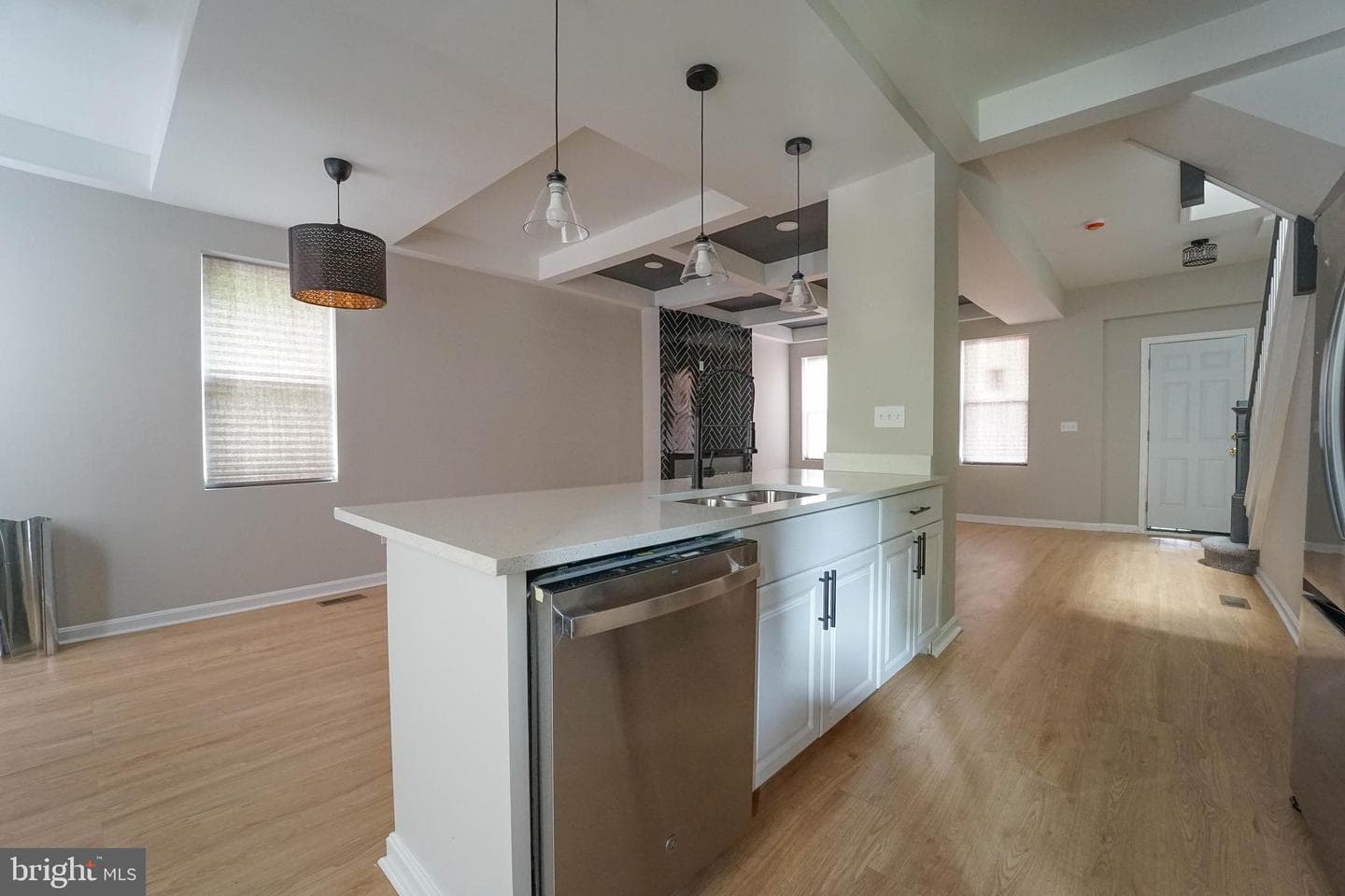 2829 Baker Street photo 8