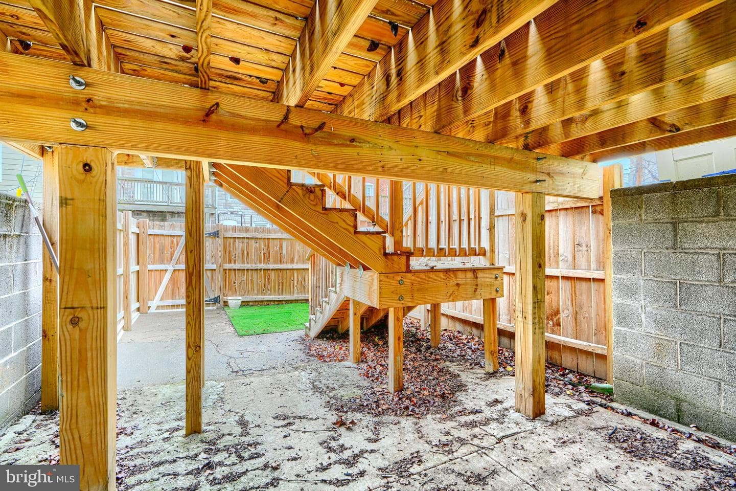 610 S East Avenue photo 40