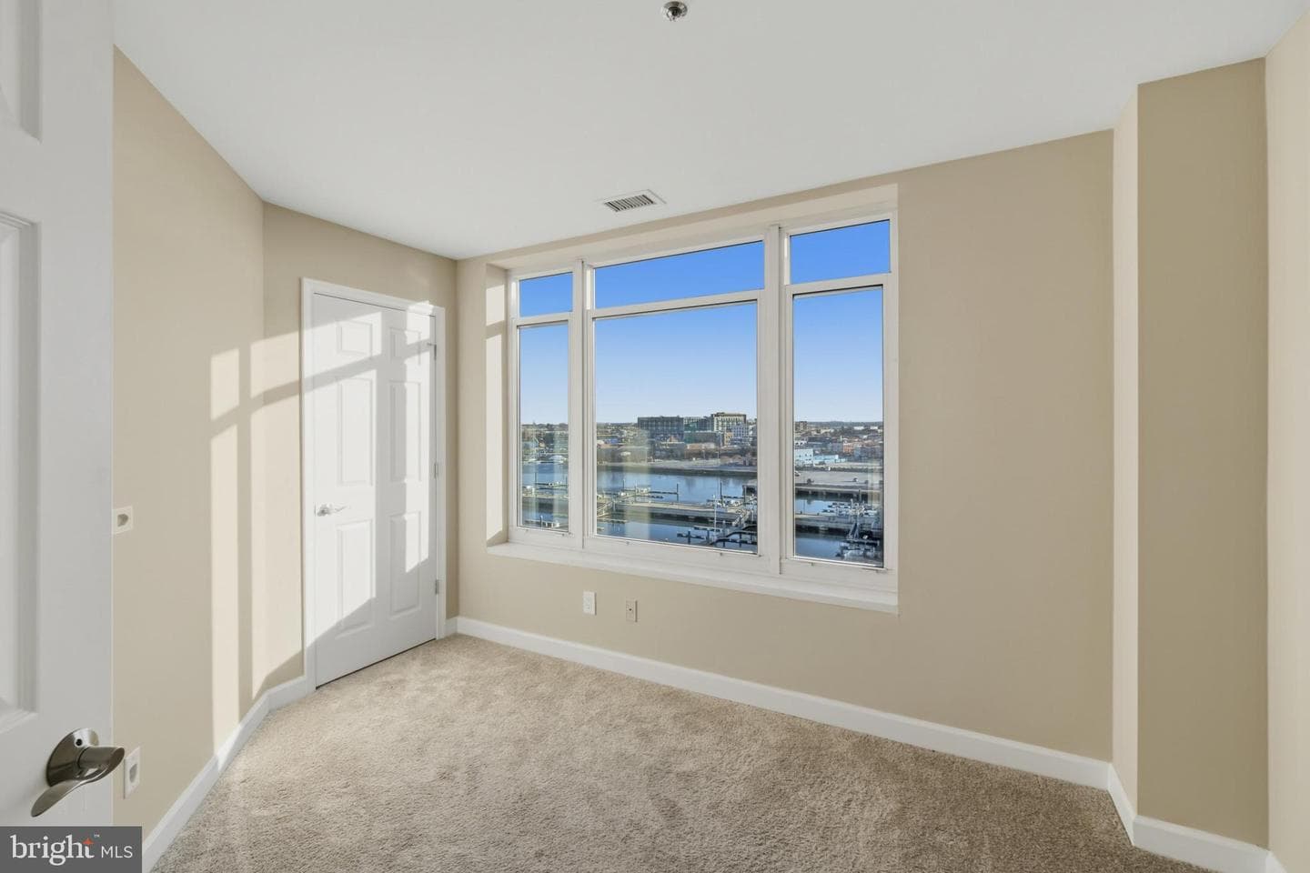 100 Harborview Drive #814 photo 17