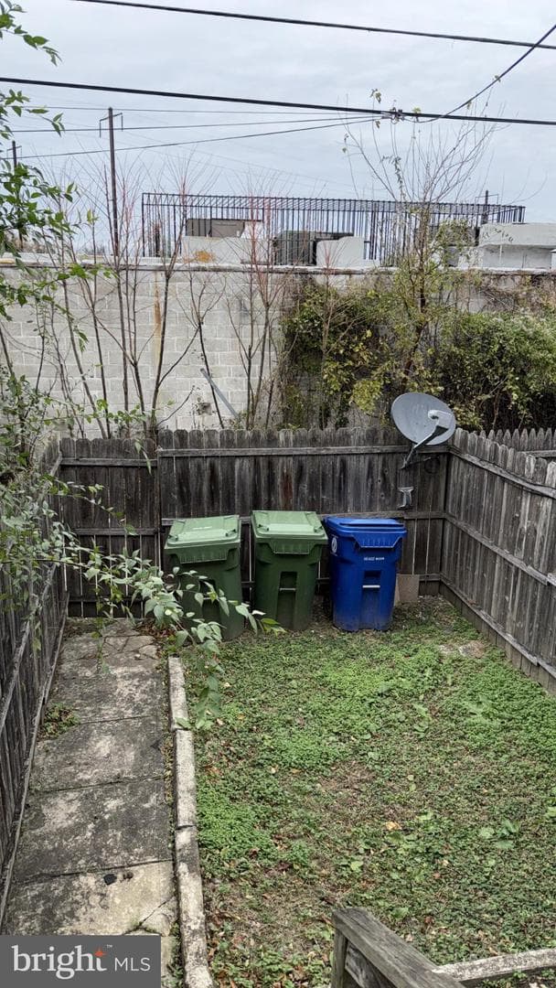 2586 W Fayette Street photo 4