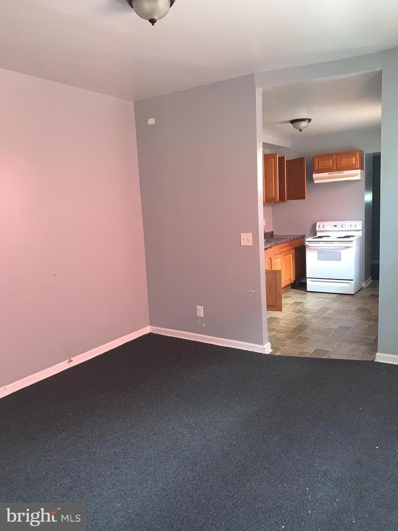 2610 E Lehman Street photo 3
