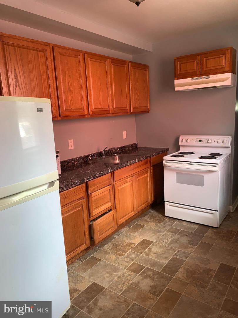2610 E Lehman Street photo 5